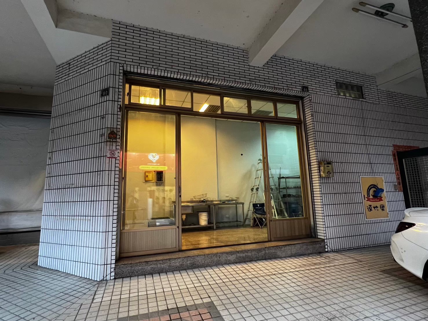 漢堡店 施工前 正門視角