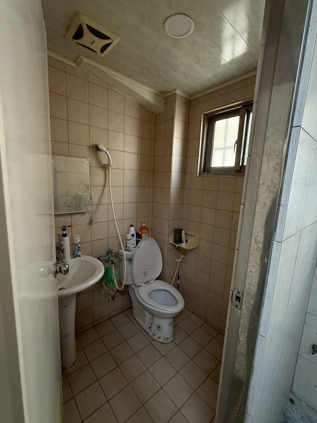 豐原衛浴 施工前 舊式淋浴區