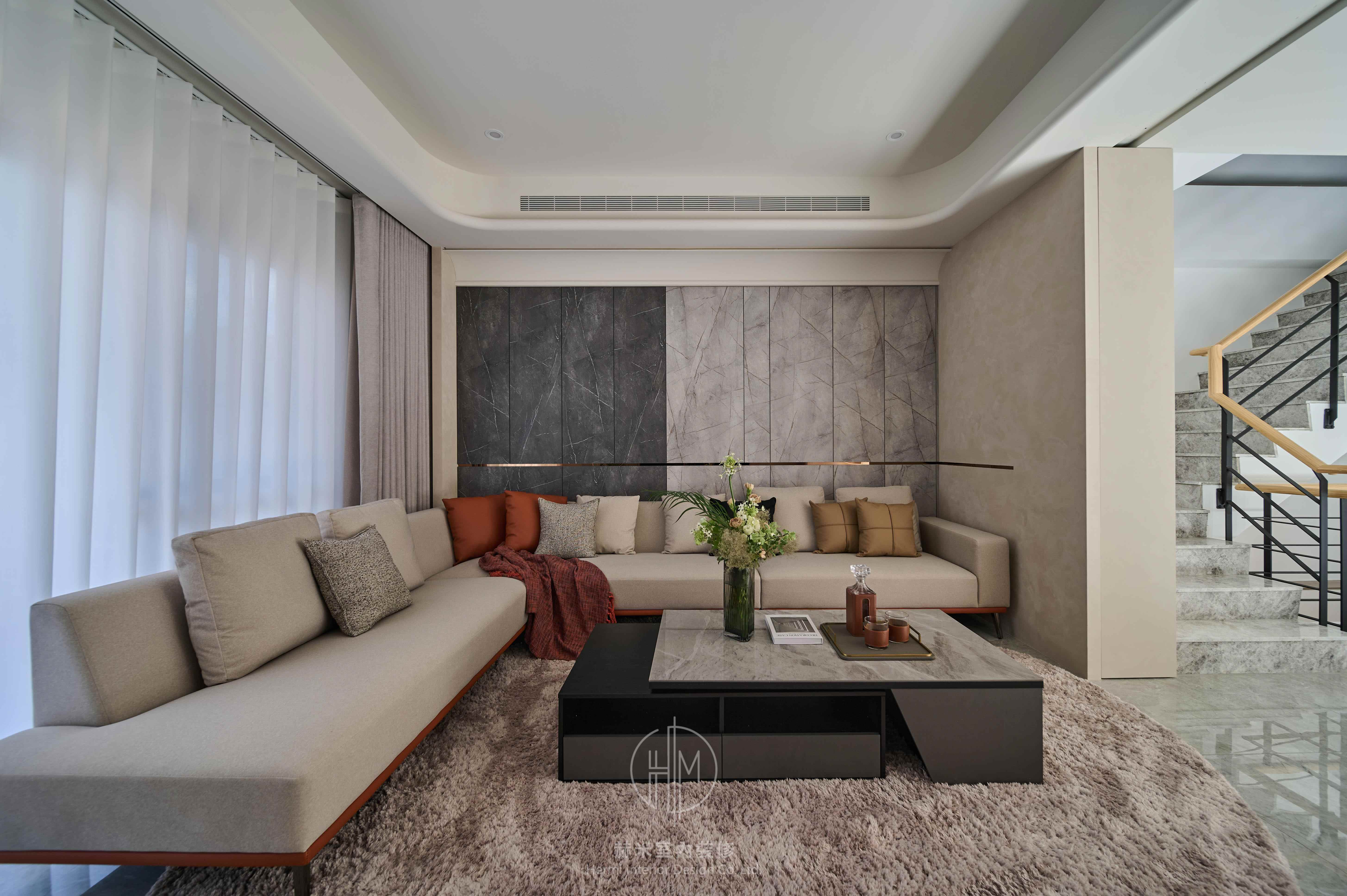 電視牆石紋與木質拼接